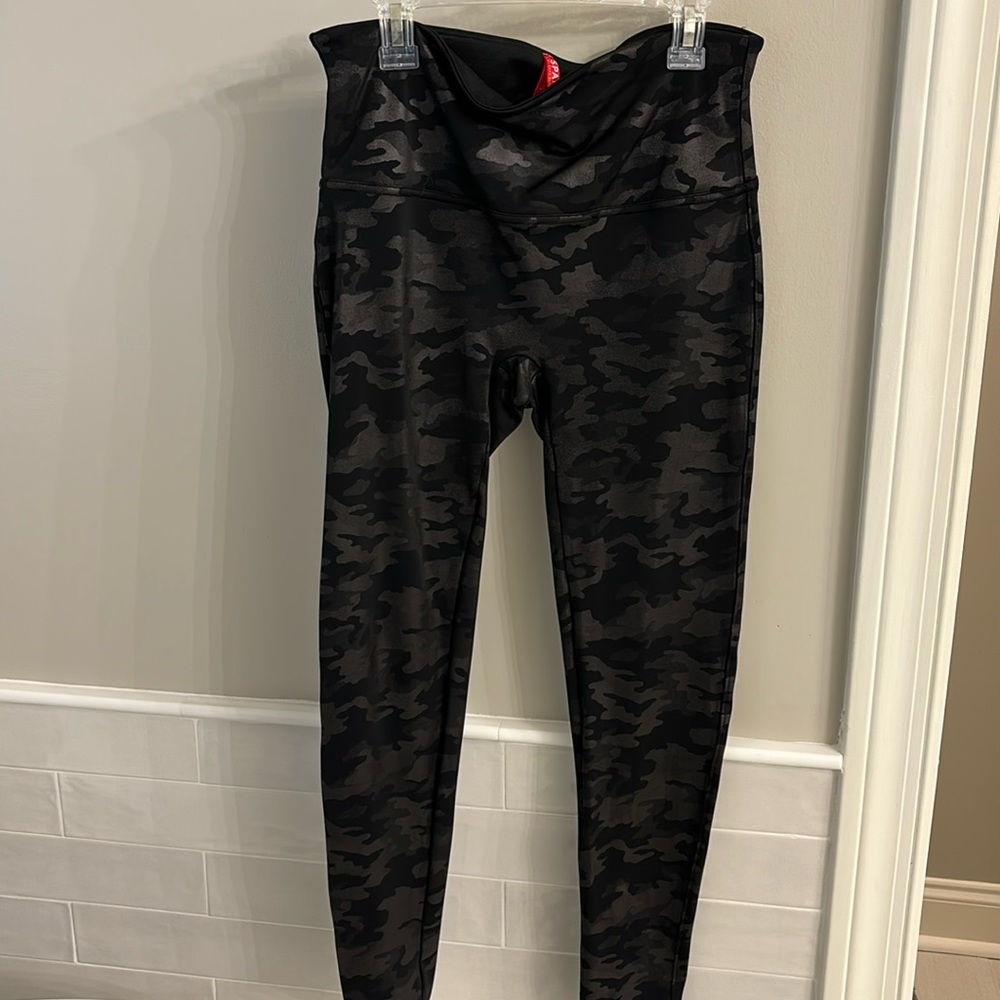 Spanx Large Petite Camo Faux Leather Legging
